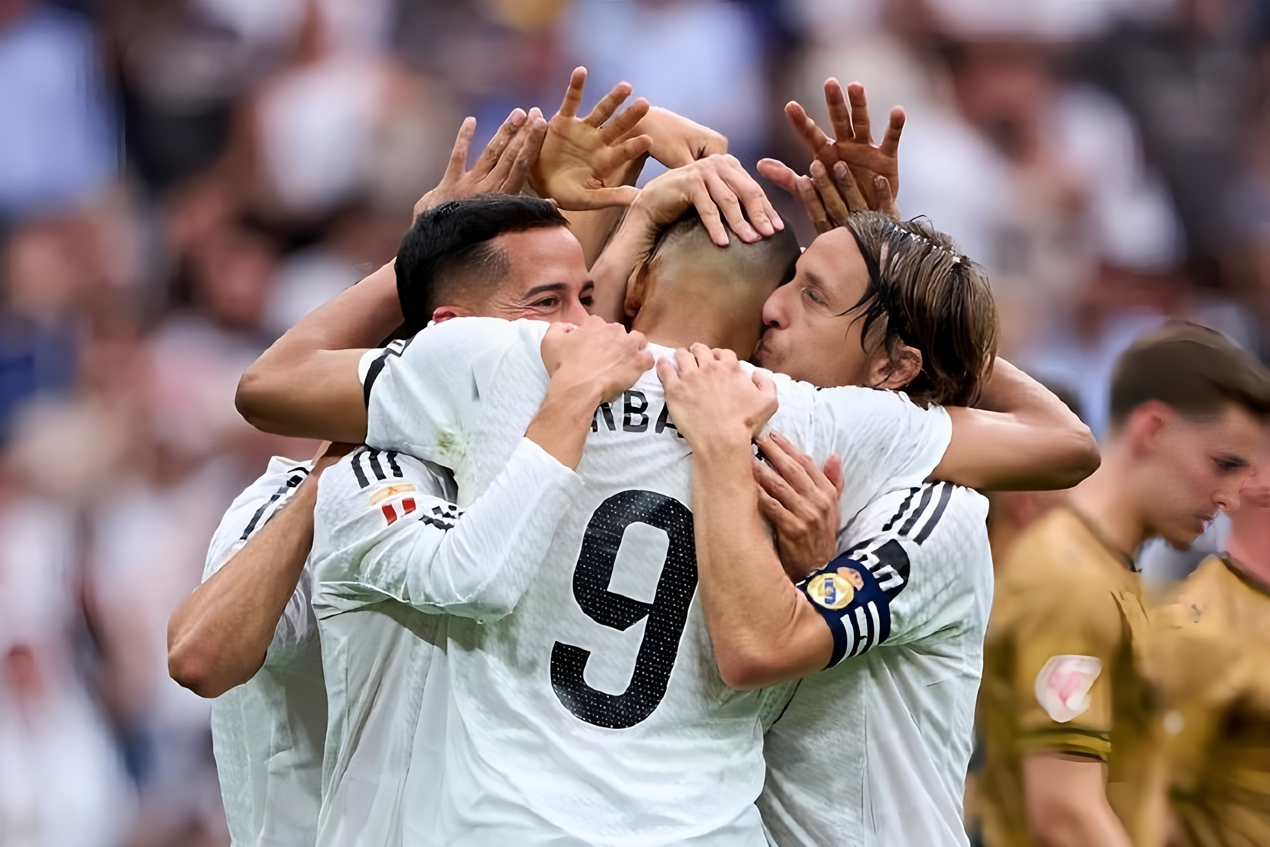 雷速入口-包含蒂姆在皇家马德里比赛中精彩发挥今夜成都蓉城调整名单以备国王杯，这操作让人直呼：费耶诺德围绕国王杯队长鼓劲的词条